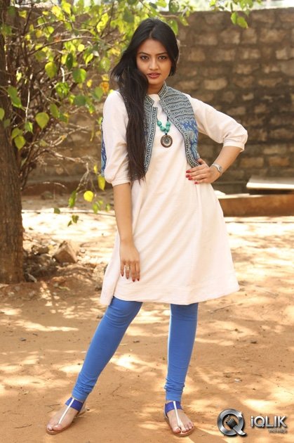 Nikitha-Narayan-at-Ladies-and-Gentlemen-Platinum-Disc-Function